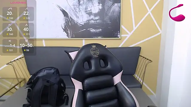 olivia russo  online show from November 13, 2025, 8:02 pm