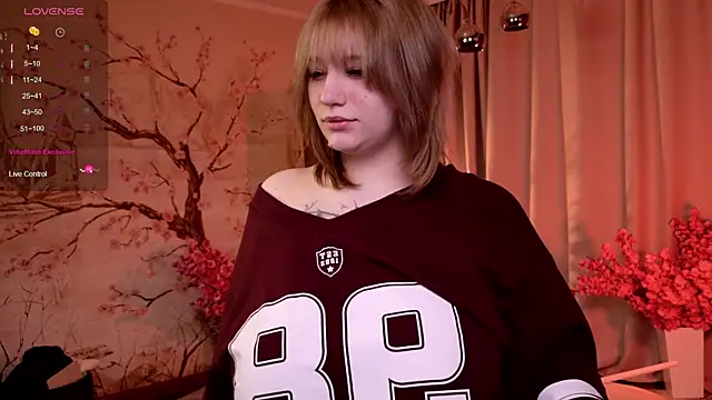 Snapshot of Morvelyn chatting on November 19, 2025, 7:03 pm Morvelyn online show from November 19, 2025, 7:03 pm