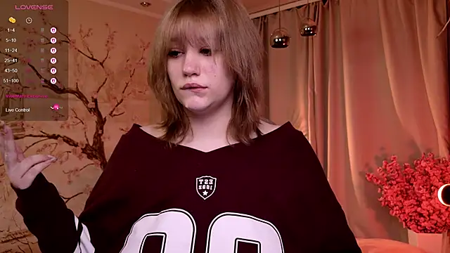 Snapshot of Morvelyn chatting on November 28, 2025, 12:38 pm Morvelyn online show from November 28, 2025, 12:38 pm