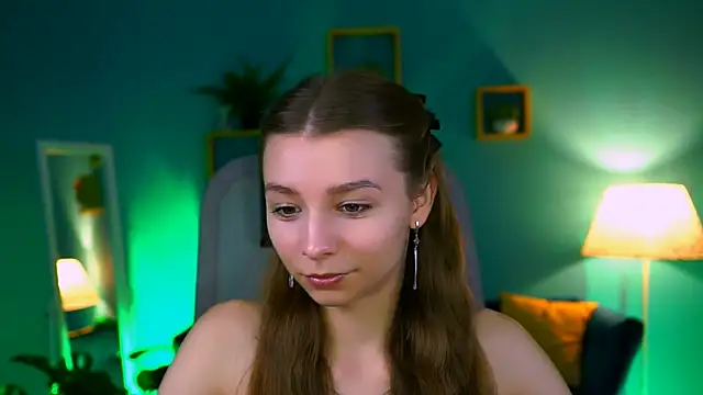 JulieDaniel online show from October 21, 2025, 4:23 am