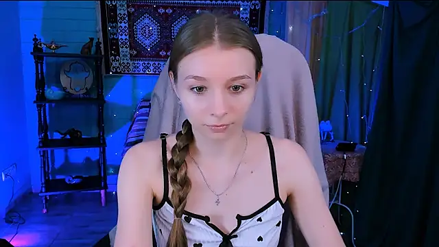 JulieDaniel online show from July 22, 2026, 8:16 am