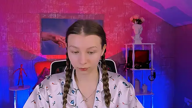 JulieDaniel online show from November 24, 2025, 8:25 am