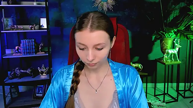 Snapshot of JulieDaniel chatting on June 8, 2026, 8:15 am JulieDaniel online show from June 8, 2026, 8:15 am