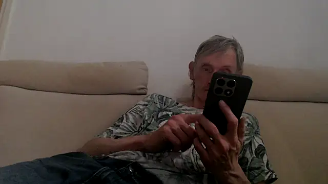 k74robert online show from November 3, 2025, 1:47 pm