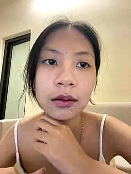 Snapshot of Lil-Gi chatting on October 7, 2025, 3:24 pm Lil-Gi online show from October 7, 2025, 3:24 pm