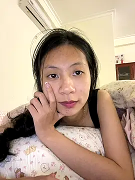 Snapshot of Lil-Gi chatting on November 22, 2025, 4:39 pm Lil-Gi online show from November 22, 2025, 4:39 pm