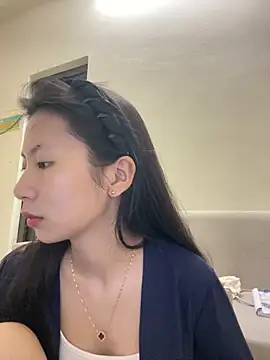 Snapshot of Lil-Gi chatting on October 6, 2025, 1:56 pm Lil-Gi online show from October 6, 2025, 1:56 pm