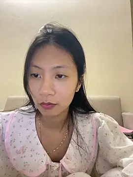 Snapshot of Lil-Gi chatting on November 3, 2025, 3:26 pm Lil-Gi online show from November 3, 2025, 3:26 pm