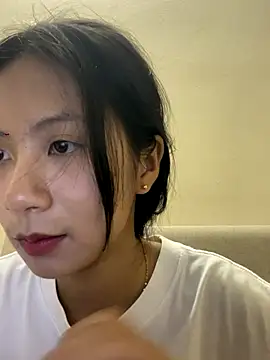 Snapshot of Lil-Gi chatting on October 20, 2025, 3:34 pm Lil-Gi online show from October 20, 2025, 3:34 pm