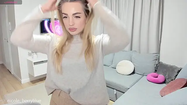 nicole blueberry online show from October 19, 2025, 4:21 pm