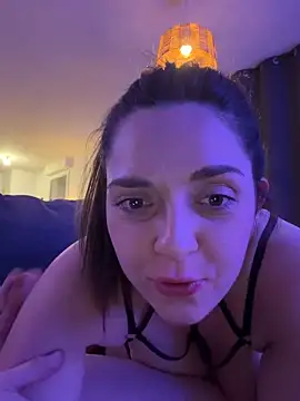 chloedlm5 online show from April 4, 2026, 10:38 pm