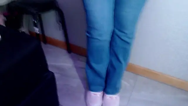 laurenelove online show from October 8, 2025, 2:24 am