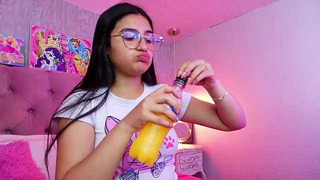 laurenelove online show from February 22, 2026, 4:15 am