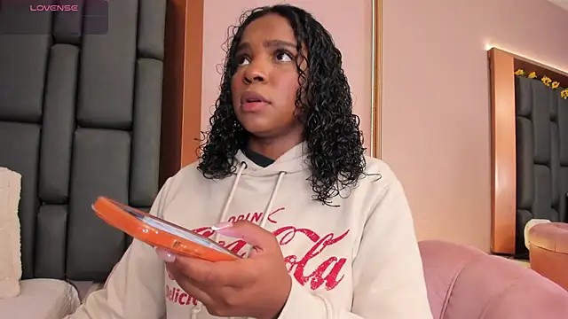 LisaMendez online show from December 3, 2025, 4:35 am