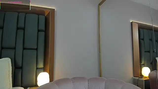 Snapshot of LisaMendez chatting on February 28, 2026, 1:05 am LisaMendez online show from February 28, 2026, 1:05 am