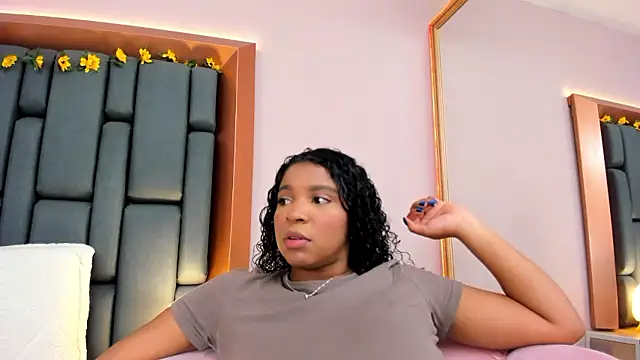 Snapshot of LisaMendez chatting on January 15, 2026, 11:08 pm LisaMendez online show from January 15, 2026, 11:08 pm