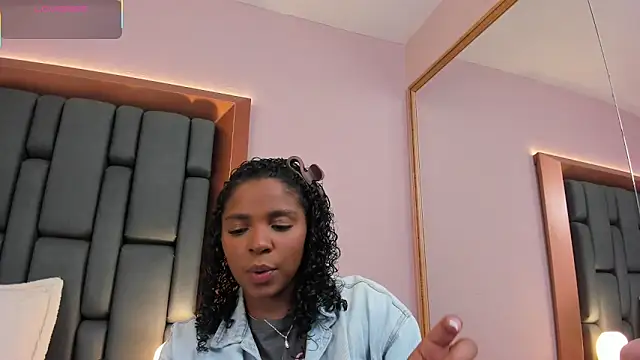 Snapshot of LisaMendez chatting on February 3, 2026, 3:59 am LisaMendez online show from February 3, 2026, 3:59 am