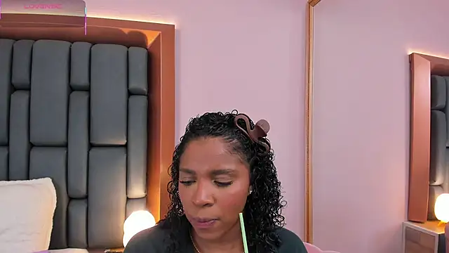 Snapshot of LisaMendez chatting on February 10, 2026, 4:22 am LisaMendez online show from February 10, 2026, 4:22 am