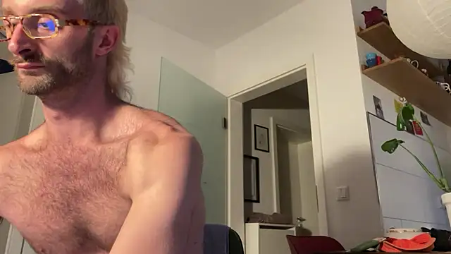 Snapshot of boy_ah_hoy chatting on June 12, 2026, 7:44 pm boy ah hoy online show from June 12, 2026, 7:44 pm