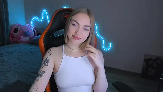 LaraKrein lk online show from April 4, 2026, 5:52 pm