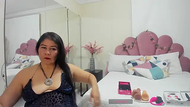 kiraGeiner online show from February 13, 2026, 7:03 pm