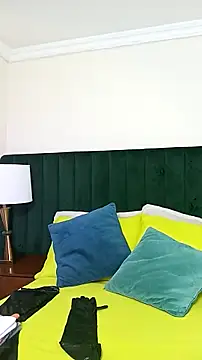 kiraGeiner online show from November 6, 2025, 2:37 am