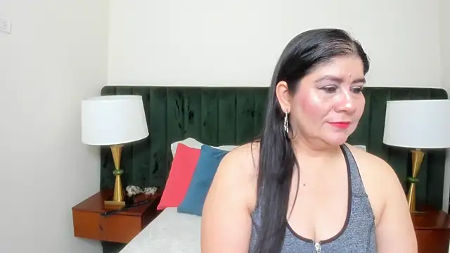 kiraGeiner online show from October 21, 2025, 9:41 am