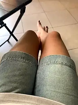 Snapshot of sharon-Hanna chatting on December 18, 2025, 1:11 am sharon-Hanna online show from December 18, 2025, 1:11 am