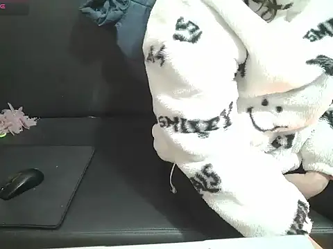 Owe chan online show from January 8, 2026, 5:35 am