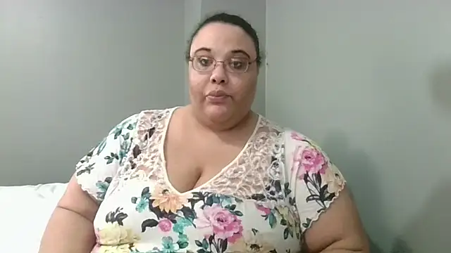 SexyBBW10790 online show from March 7, 2026, 1:05 pm