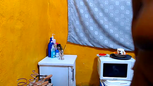 Candycrush2555 online show from November 1, 2025, 4:52 am