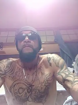 ShawnandDani7074 online show from November 5, 2025, 3:37 pm