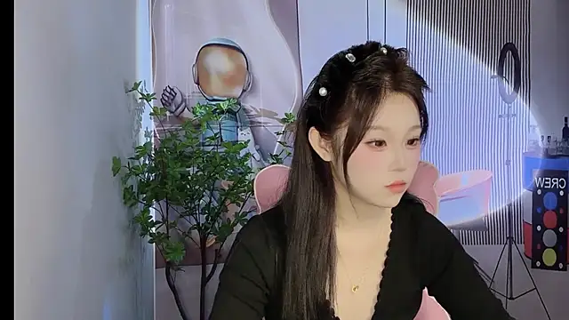 CAICAI BABY online show from November 8, 2025, 3:54 am