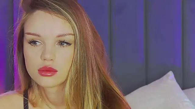 MarilynNova online show from October 18, 2025, 4:14 am