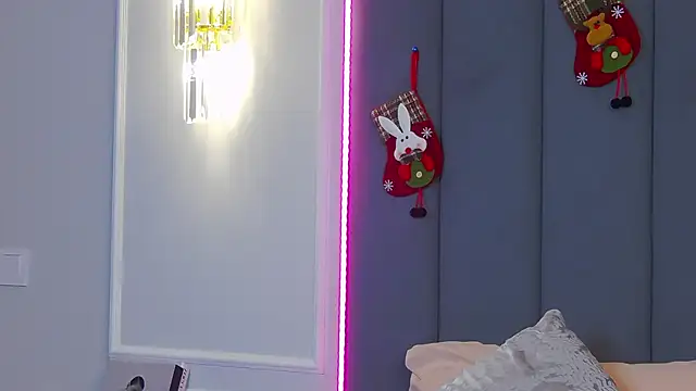 MarilynNova online show from December 23, 2025, 5:40 am