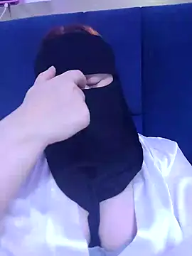 Snapshot of _Douna_-_ chatting on September 19, 2025, 11:20 pm Douna - online show from September 19, 2025, 11:20 pm