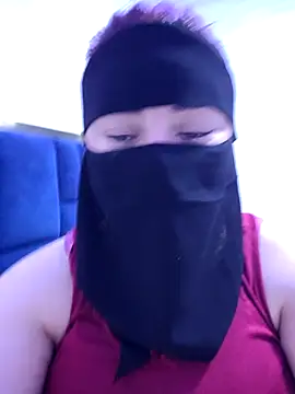 Snapshot of _Douna_-_ chatting on September 28, 2025, 11:01 pm Douna - online show from September 28, 2025, 11:01 pm