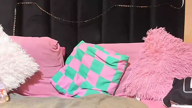 AmazingDarkDoll online show from March 19, 2026, 6:46 am