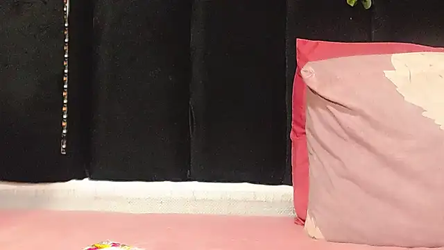 AmazingDarkDoll online show from November 20, 2025, 6:30 pm