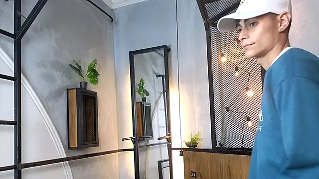 Dani mc1 online show from December 21, 2025, 12:29 pm