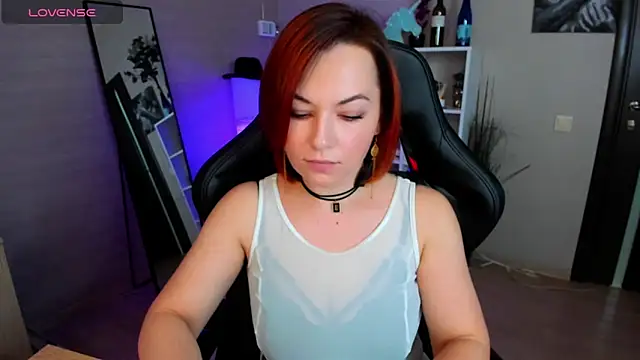 Serena Woods online show from October 3, 2025, 8:49 am