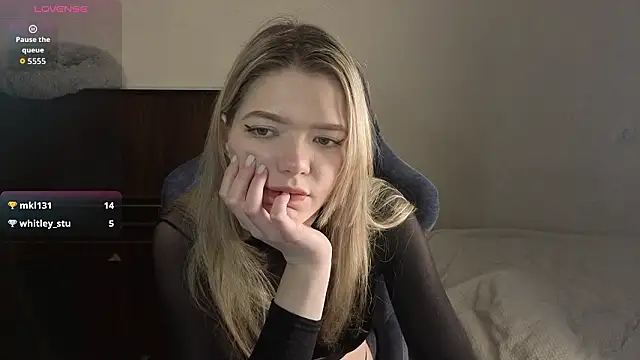 Snapshot of KatanaSVibe chatting on March 3, 2026, 12:34 pm KatanaSVibe online show from March 3, 2026, 12:34 pm