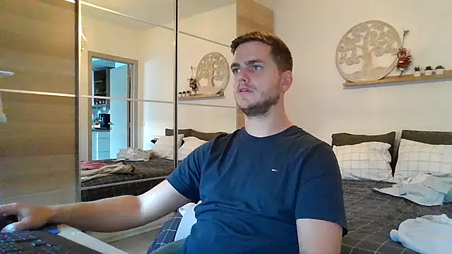 syl01 online show from September 30, 2025, 4:46 pm