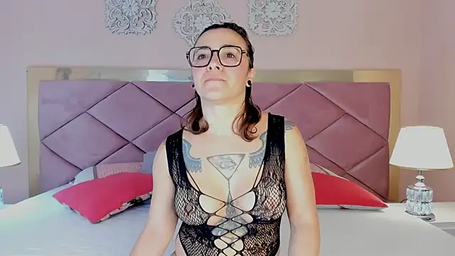 PaulinnaBlue online show from November 9, 2025, 1:26 pm