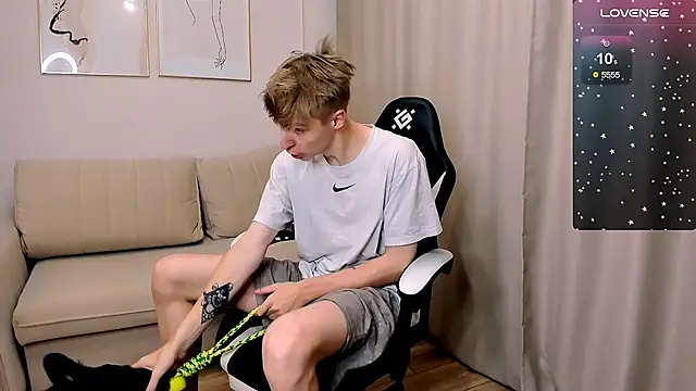 Snapshot of MrSexyCum4U chatting on November 6, 2025, 10:52 am MrSexyCum4U online show from November 6, 2025, 10:52 am