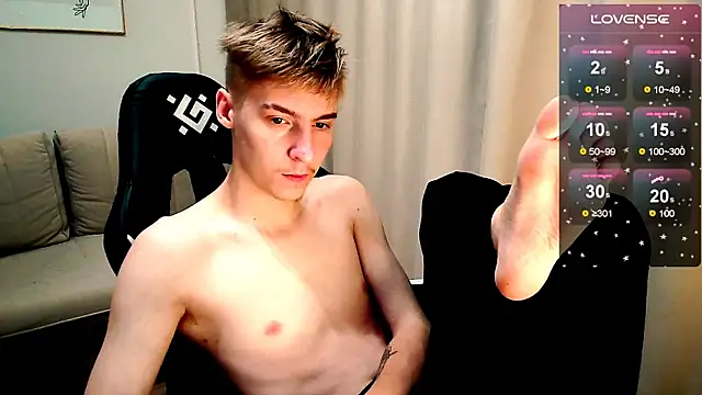 Snapshot of MrSexyCum4U chatting on October 28, 2025, 7:35 pm MrSexyCum4U online show from October 28, 2025, 7:35 pm