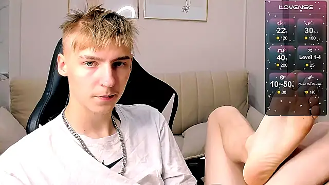 Snapshot of MrSexyCum4U chatting on October 17, 2025, 10:55 pm MrSexyCum4U online show from October 17, 2025, 10:55 pm