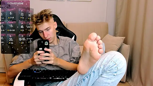 Snapshot of MrSexyCum4U chatting on October 9, 2025, 7:58 pm MrSexyCum4U online show from October 9, 2025, 7:58 pm