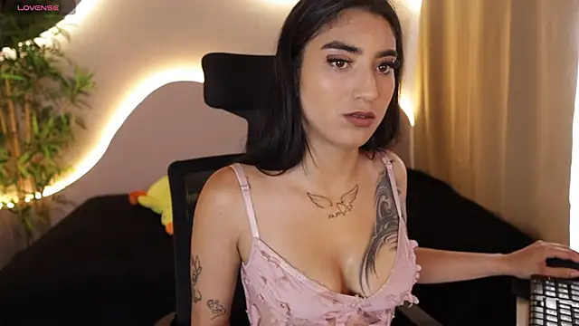 Emma and Issac online show from March 12, 2026, 8:46 pm