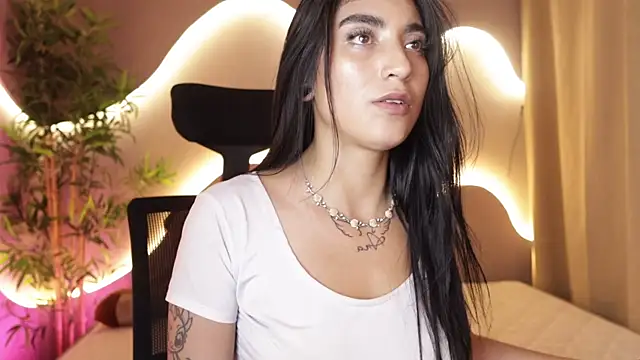 Emma and Issac online show from April 8, 2026, 9:22 am